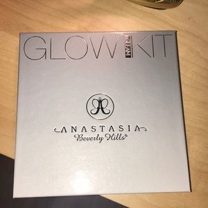 Anastasia Beverly Hills glow kit (Gleam)